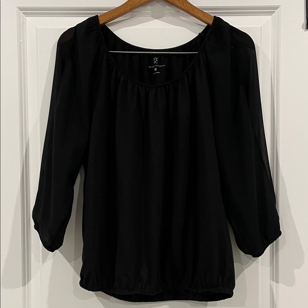NY&CO Elegant Top w/sheer sleeves